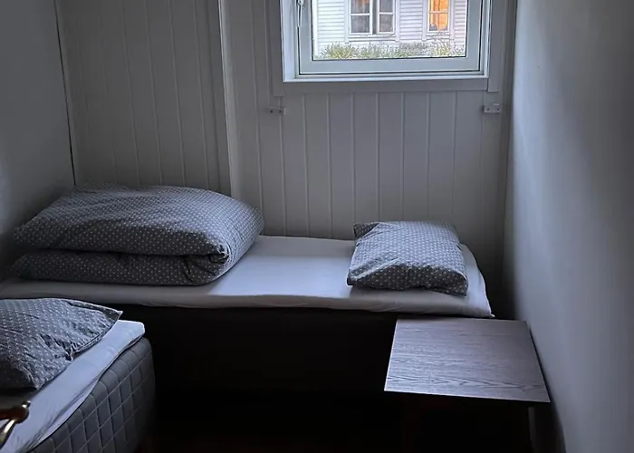 Charming And Spacious Wooden House Right In The Centre 아파트 *