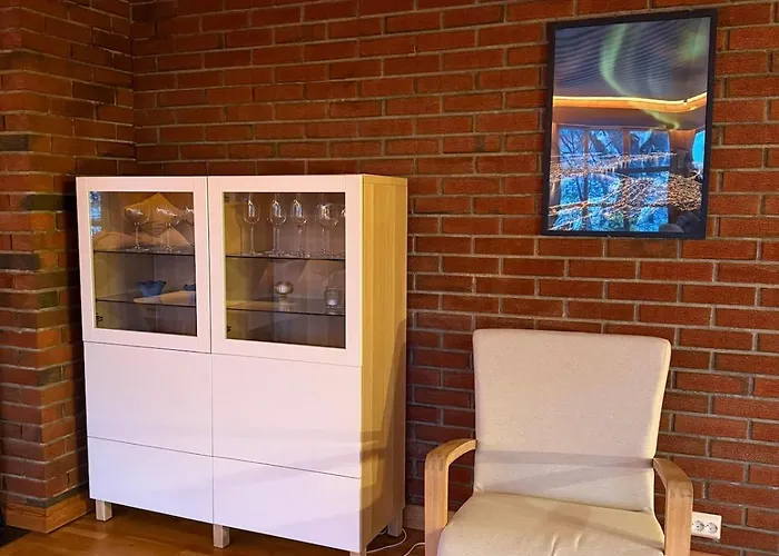 아파트 Charming And Spacious Wooden House Right In The Centre *