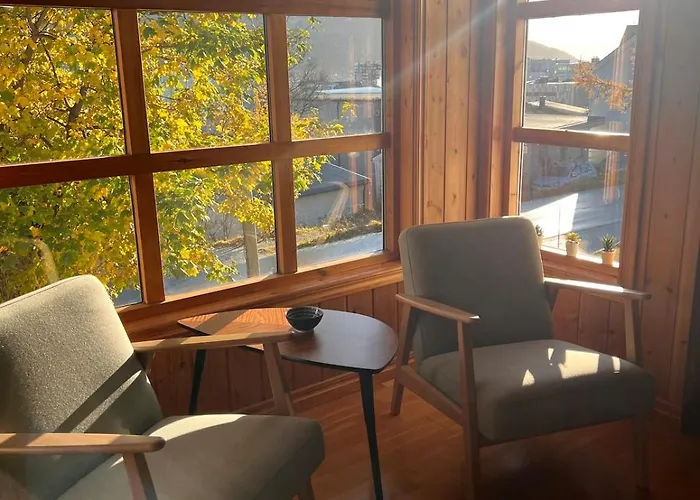 Charming And Spacious Wooden House Right In The Centre * 트롬쇠