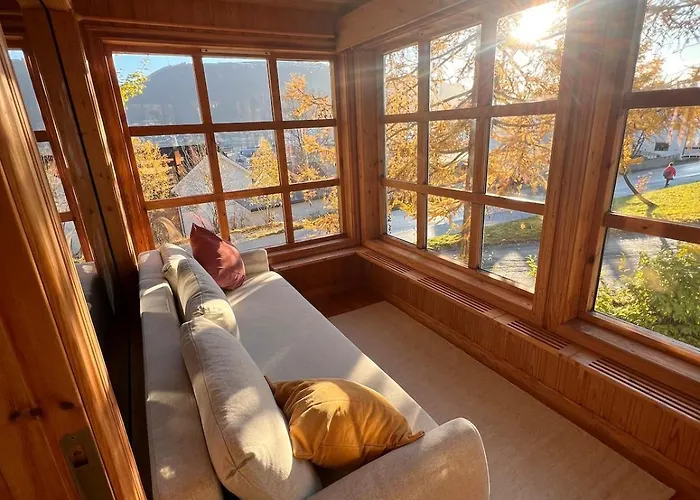 Charming And Spacious Wooden House Right In The Centre 아파트 *