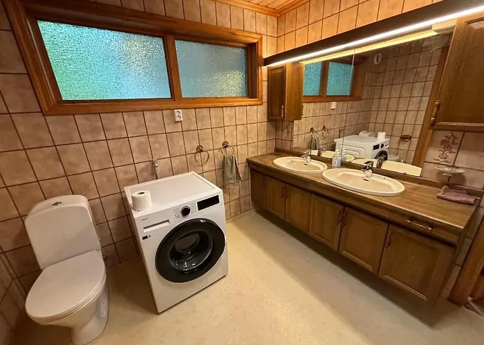 Charming And Spacious Wooden House Right In The Centre Appartement *